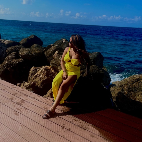 Cut-Out Dress - Picture 4 of 4